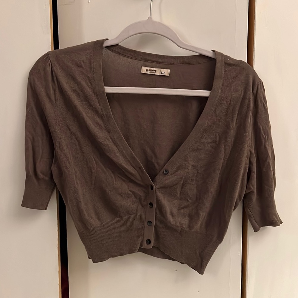 Cropped button-up beige shirt